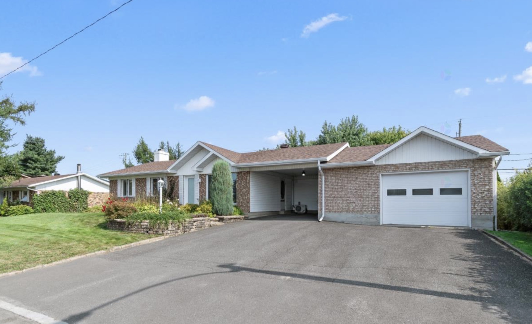 855 rue Robertson, Lévis